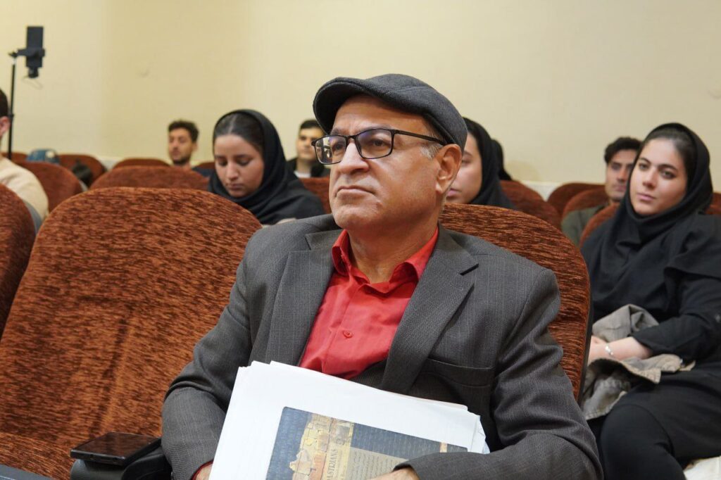 گروه انگلیسی دانشگاه کاشان، با همکاری انجمن علمی انگلیسی، به مناسبت هفته‌ی ‌پژوهش و فناوری، برگزار می‌کند: 🔵 نشست علمی کلارا و خورشید: وقتی یک دوستِ ربات در اخلاقیات از انسان پیشی می‌گیرد 👤 آتوسا روزبهانی دانشجوی کارشناسی ارشد زبان و ادبیات انگلیسی No Longer Belonging: Osamu Dazai and Decline of Self 👤 ساجده سلیمی دانشجوی کارشناسی ارشد زبان و ادبیات انگلیسی