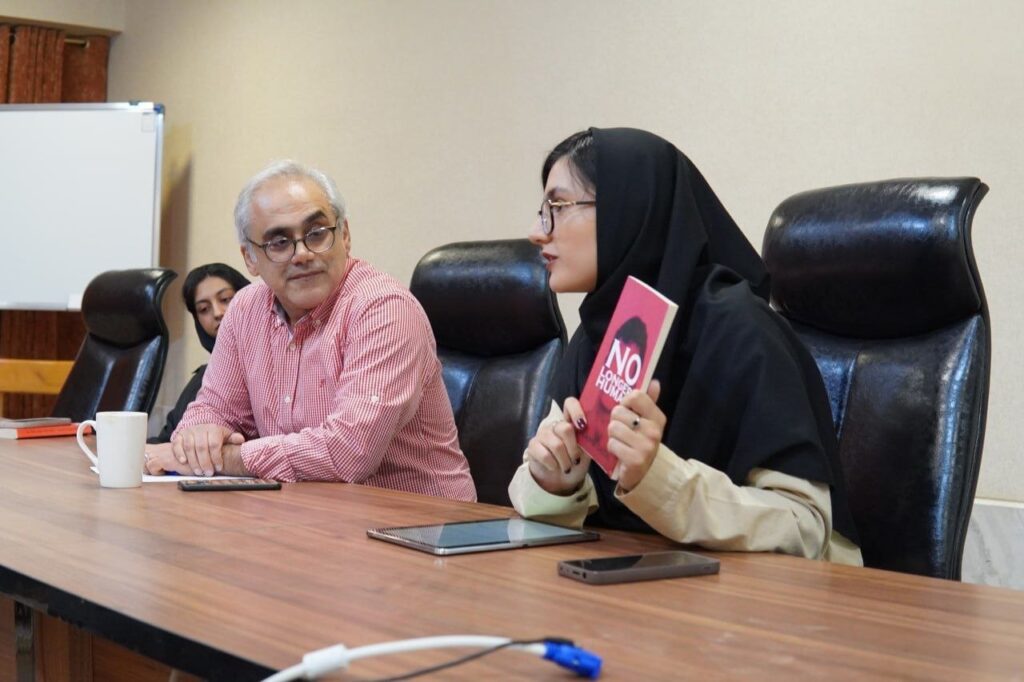 گروه انگلیسی دانشگاه کاشان، با همکاری انجمن علمی انگلیسی، به مناسبت هفته‌ی ‌پژوهش و فناوری، برگزار می‌کند: 🔵 نشست علمی کلارا و خورشید: وقتی یک دوستِ ربات در اخلاقیات از انسان پیشی می‌گیرد 👤 آتوسا روزبهانی دانشجوی کارشناسی ارشد زبان و ادبیات انگلیسی No Longer Belonging: Osamu Dazai and Decline of Self 👤 ساجده سلیمی دانشجوی کارشناسی ارشد زبان و ادبیات انگلیسی